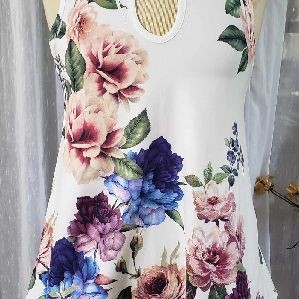 Gaze USA soft sleeveless floral top